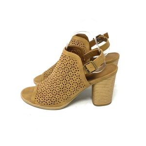 Universal Thread Sandals